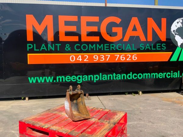 10" JCB DIGGING BUCKET...30mm PINS......624-9. 352310236