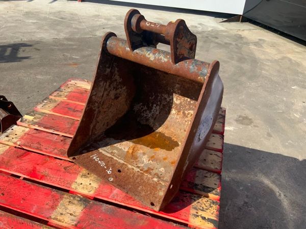 18" STRICKLAND  BUCKET....30mm PINS.......629-18. 352310756