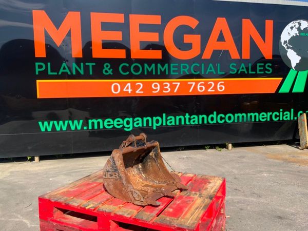 18" JCB DIGGING BUCKET.......30mm PINS........624 352311078