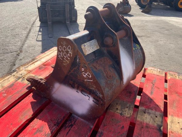 18" JCB DIGGING BUCKET.......30mm PINS........624 352311072
