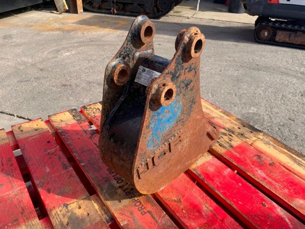 6" JCB DRAINAGE BUCKET.....30mm PINS......629-6. 352313572