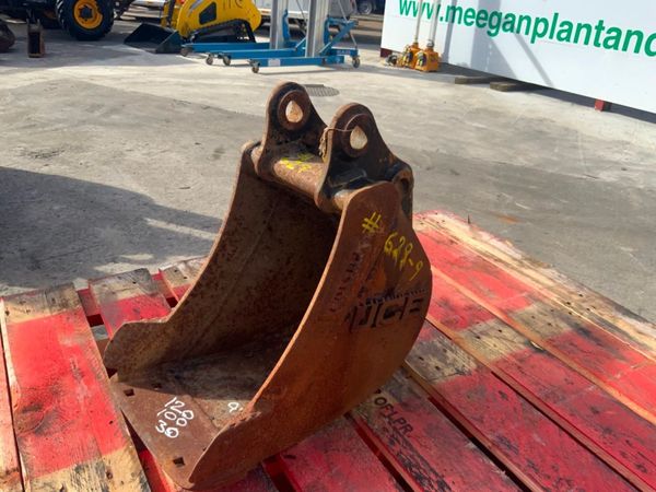 9" JCB DIGGING BUCKET.....30mm PINS........629-9. 352313634