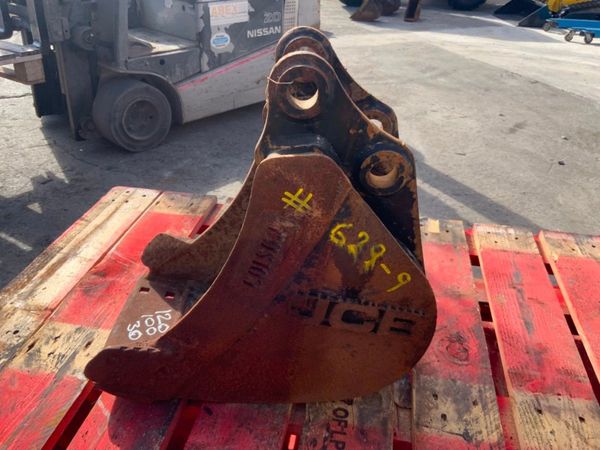 9" JCB DIGGING BUCKET.....30mm PINS........629-9. 352313635