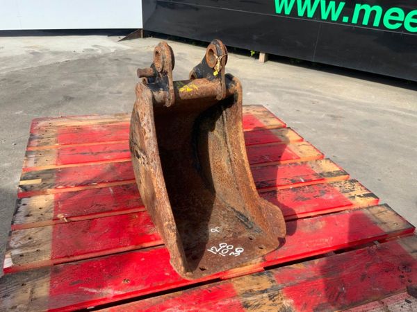 9" JCB DIGGING BUCKET.....30mm PINS........629-9. 352313632