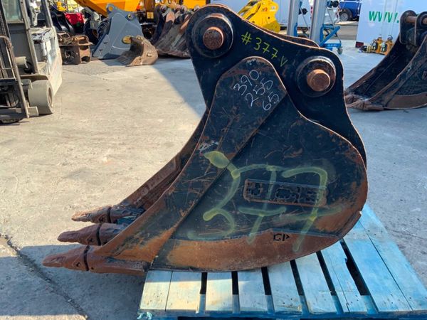 18" JCB DIGGING BUCKET....65mm PINS.......377v. 352326355