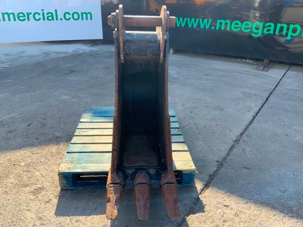 18" JCB DIGGING BUCKET....65mm PINS.......377v. 352326359