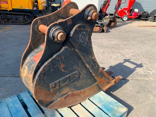 18" JCB DIGGING BUCKET....65mm PINS.......377v. 352326351