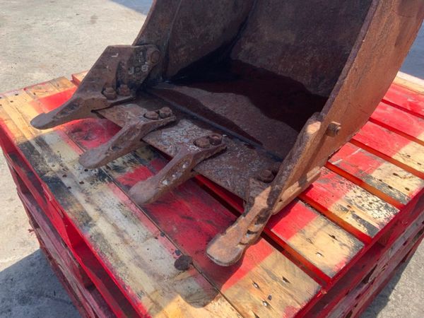 24" JCB DIGGING BUCKET......45mm PINS.....598v. 352321843