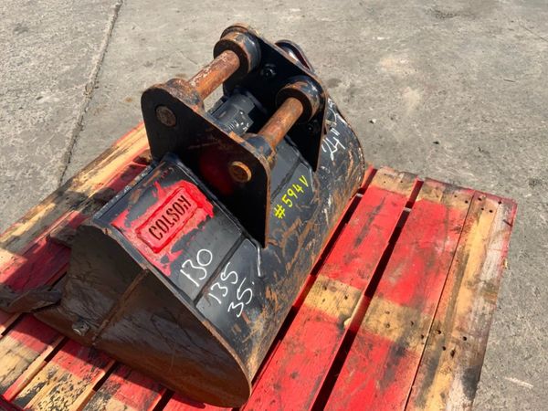 24" JCB 3CX DIGGING BUCKET.....45mm PINS......594 352321936
