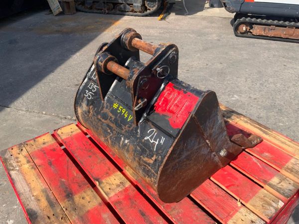 24" JCB 3CX DIGGING BUCKET.....45mm PINS......594 352321937