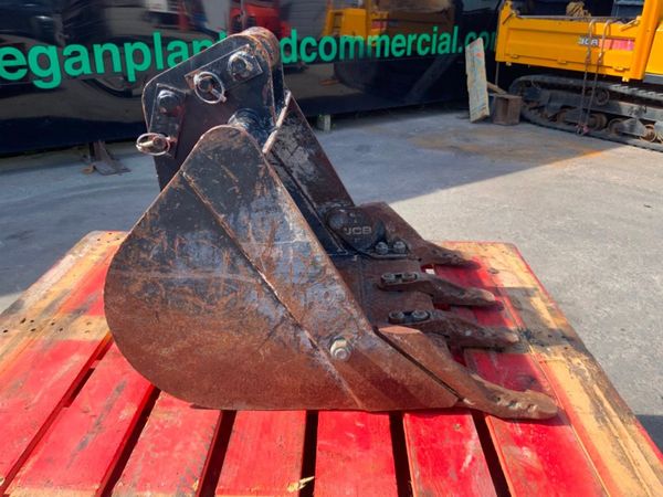 24" JCB 3CX DIGGING BUCKET.....45mm PINS......594 352321938