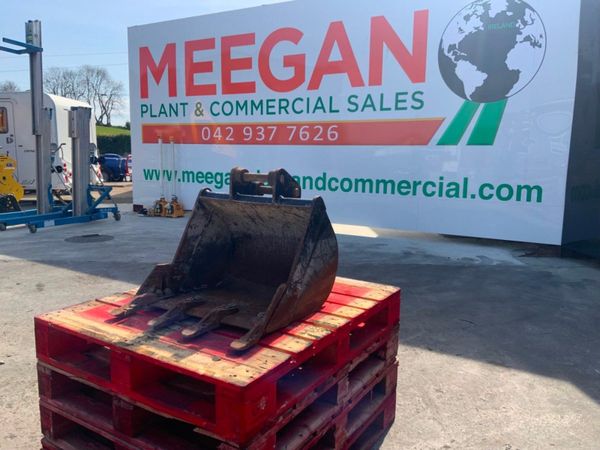 24" JCB 3CX DIGGING BUCKET.....45mm PINS......594 352321931