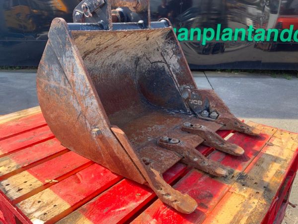 24" JCB 3CX DIGGING BUCKET.....45mm PINS......594 352321940