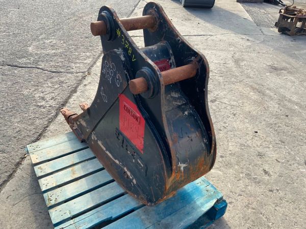 18" JCB DIGGING BUCKET.....65mm PINS.........378v. 352451077