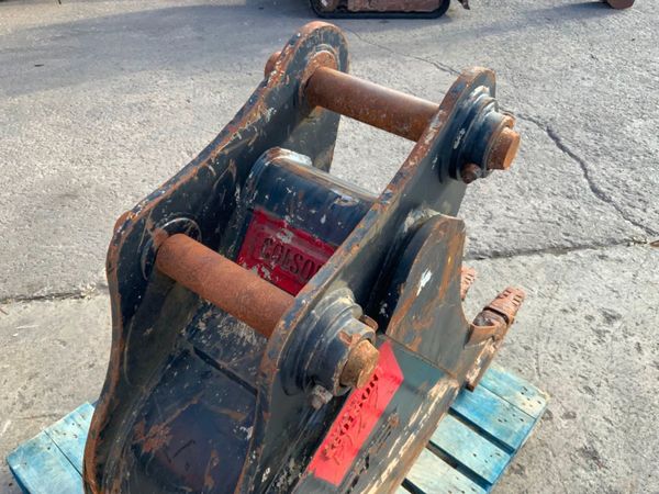 18" JCB DIGGING BUCKET.....65mm PINS.........378v. 352451073