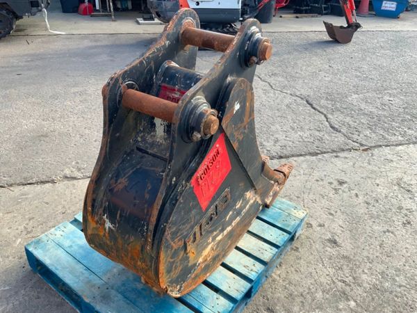 18" JCB DIGGING BUCKET.....65mm PINS.........378v. 352451080