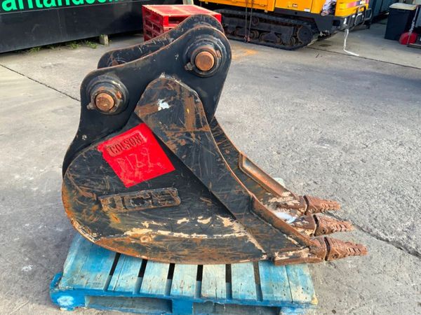 18" JCB DIGGING BUCKET.....65mm PINS.........378v. 352451081