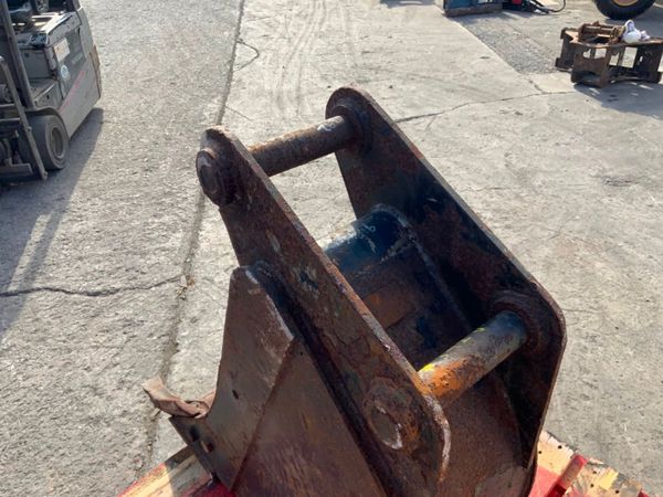 12"  DIGGING BUCKET.....45mm PINS......392v. 352461714
