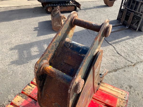 12"  DIGGING BUCKET.....45mm PINS......392v. 352461715