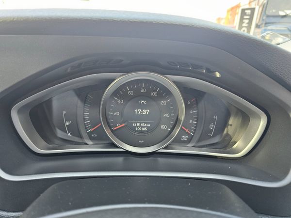 VOLVO V40 SE LUX NAV // NEW NCT 03/26 352481612
