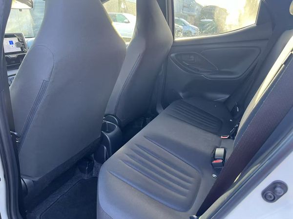 202 Toyota Yaris  1.0 Autos 352481838