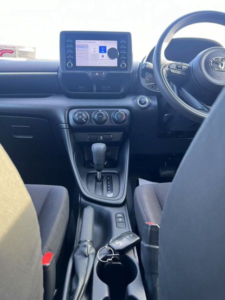 202 Toyota Yaris  1.0 Autos 352481845