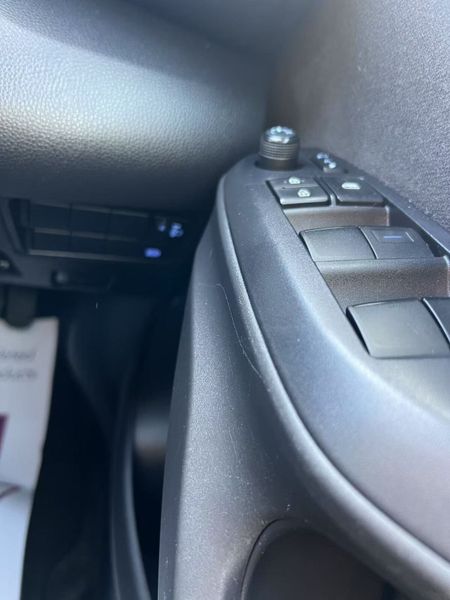 202 Toyota Yaris  1.0 Autos 352481847