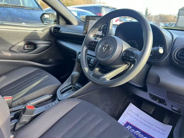 202 Toyota Yaris  1.0 Autos 352481855