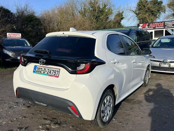 202 Toyota Yaris  1.0 Autos 352481856