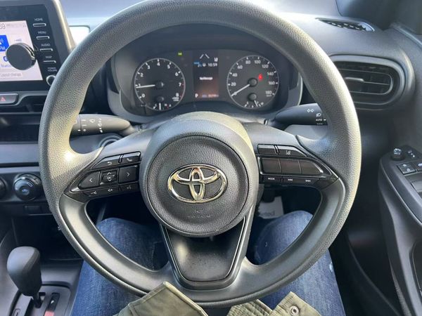 202 Toyota Yaris  1.0 Autos 352481859