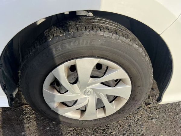 202 Toyota Yaris  1.0 Autos 352481850
