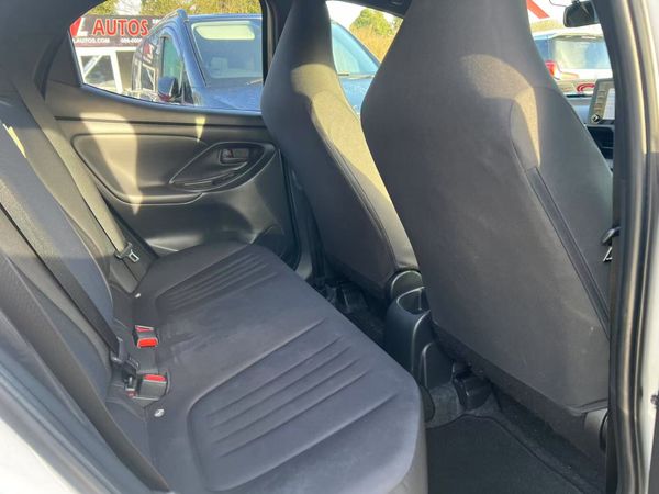 202 Toyota Yaris  1.0 Autos 352481853