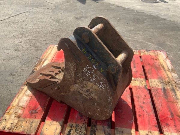 12" MINI DIGGER BUCKET.....40mm PINS......353v. 352492036