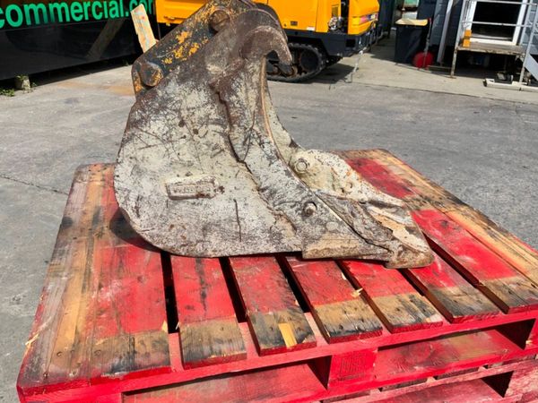 12" WHITES DIGGING BUCKET.......40mm PINS.....354 352492588