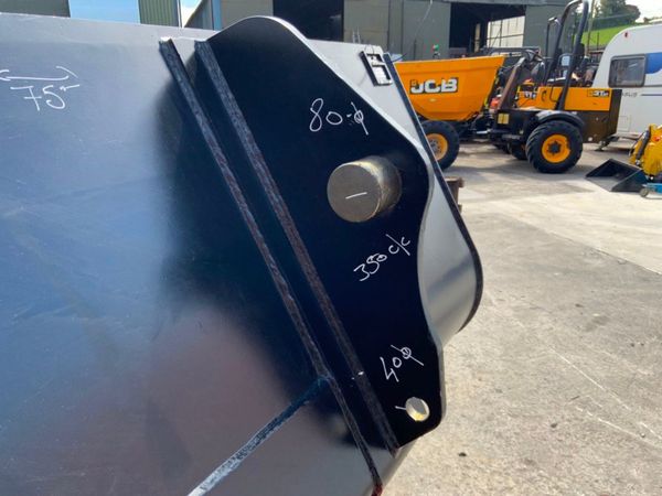 90" STRICKLAND MANITOU LOADER BUCKET....2027. 352493152