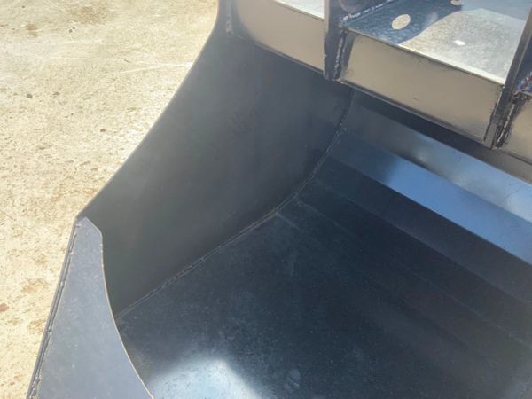 UNUSED CONCRETE POURING BUCKET.......7764. 352507186