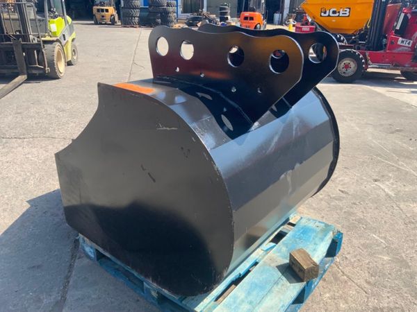 UNUSED CONCRETE POURING BUCKET.......7764. 352507194