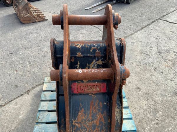 18" JCB DIGGING BUCKET......65mm PINS......381v. 352507384