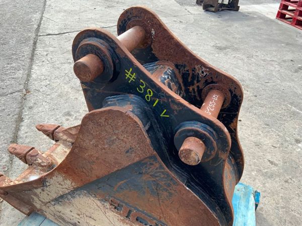 18" JCB DIGGING BUCKET......65mm PINS......381v. 352507385