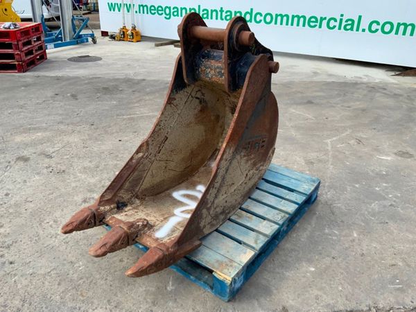 18" JCB DIGGING BUCKET......65mm PINS......381v. 352507387