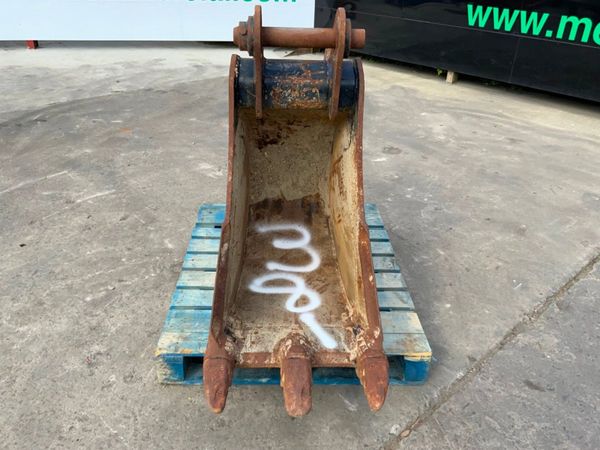 18" JCB DIGGING BUCKET......65mm PINS......381v. 352507388