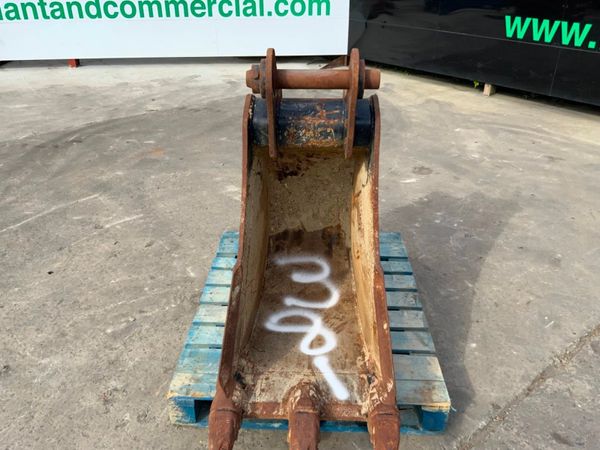18" JCB DIGGING BUCKET......65mm PINS......381v. 352507381