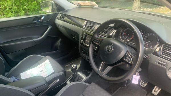 Skoda Rapid 1.6 TDI ( One owner ) 352508126