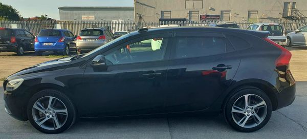 2016 Volvo V40 Black 1.5 T3 Sporty Hatchback 352511139