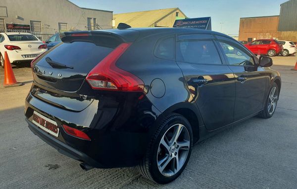 2016 Volvo V40 Black 1.5 T3 Sporty Hatchback 352511157