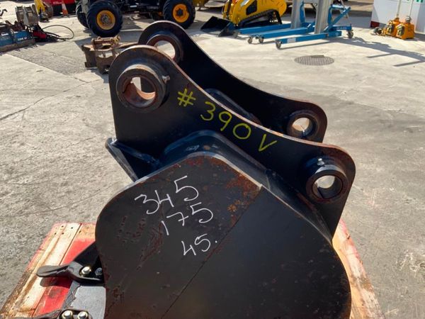 18" JCB 3CX DIGGING BUCKET....45mmPINS.....390v 352618004