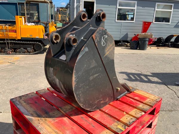 18" JCB 3CX DIGGING BUCKET....45mmPINS.....390v 352618000