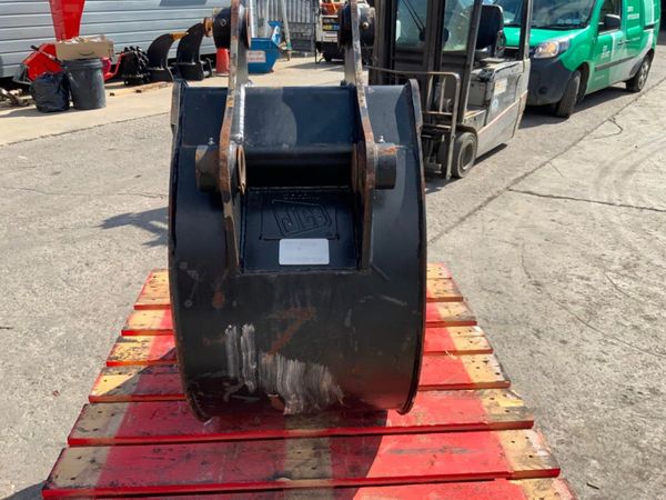 18" JCB 3CX DIGGING BUCKET....45mmPINS.....390v 352618002