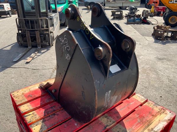 18" JCB 3CX DIGGING BUCKET....45mmPINS.....390v 352618003