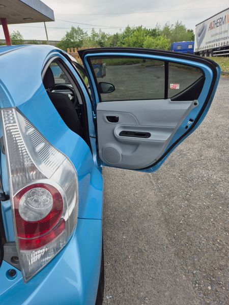 TOYOTA AQUA 2012 AUTOMATIC 352673405